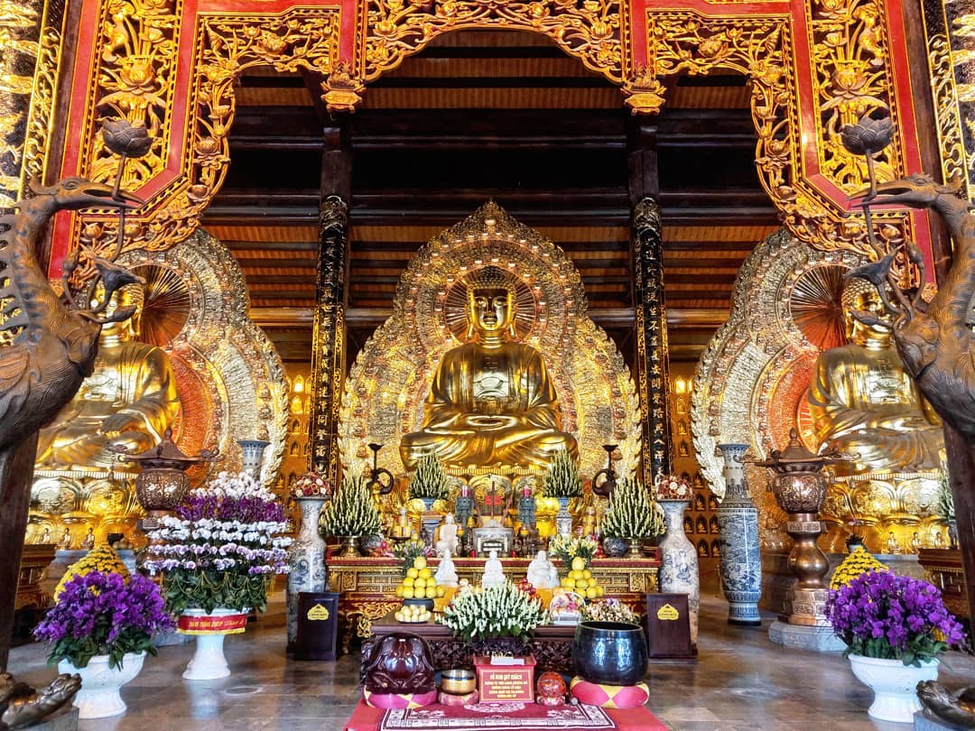 Ba pho tượng Phật Tam Thế trong Điện Tam Thế