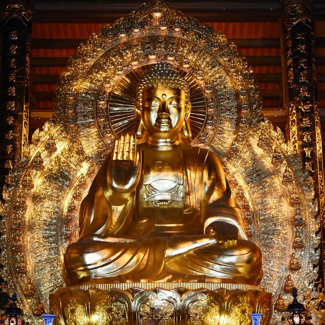 Bức tượng Phật bằng đồng nặng 100 tấn ở chùa Bái Đính