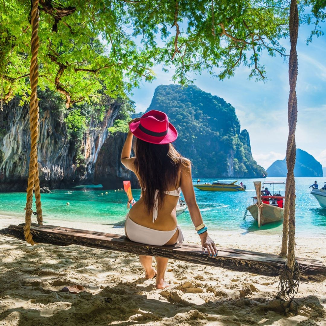 Tắm biển ở Thái Lan